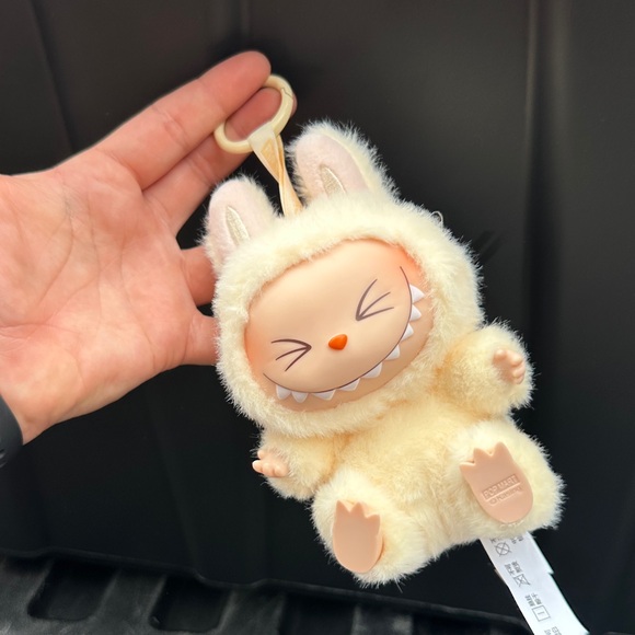 LABUBU - Picture 2 of 2